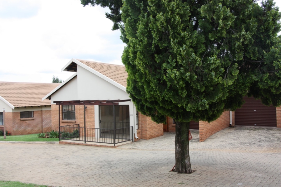 2 Bedroom Property for Sale in Langenhovenpark Free State